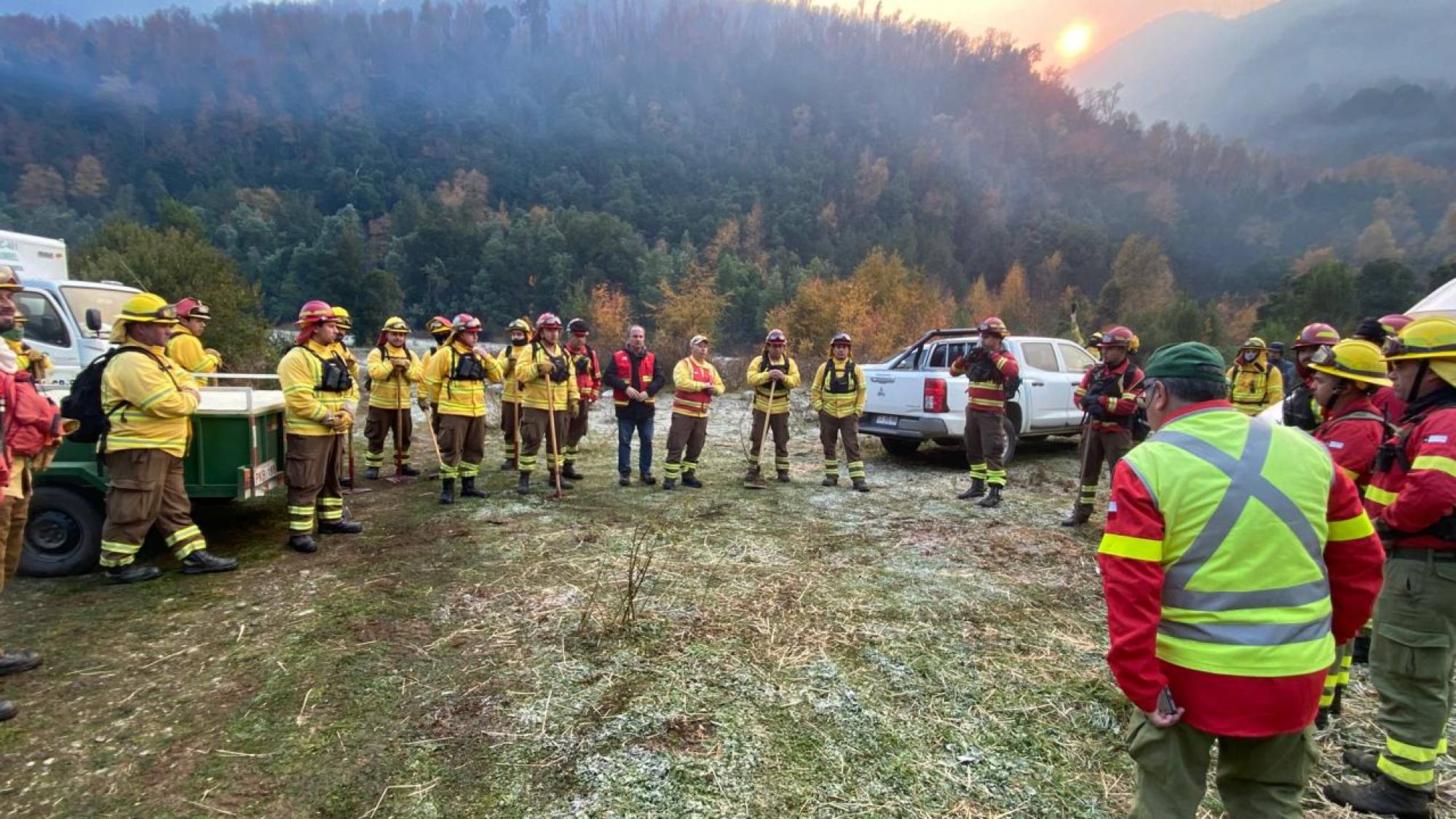 Incendio en Alto Rucúe entra en fase de control y familias evacuadas regresan a sus hogares