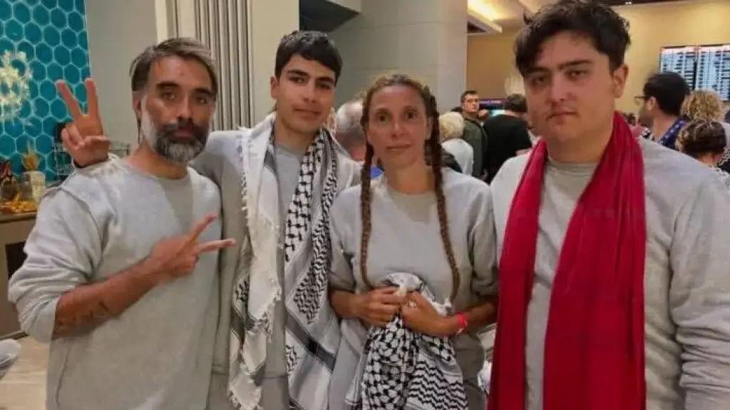 Los cuatro chilenos detenidos tras la interceptación de la Flotilla Global Sumud ya están en Santiago., Redes sociales