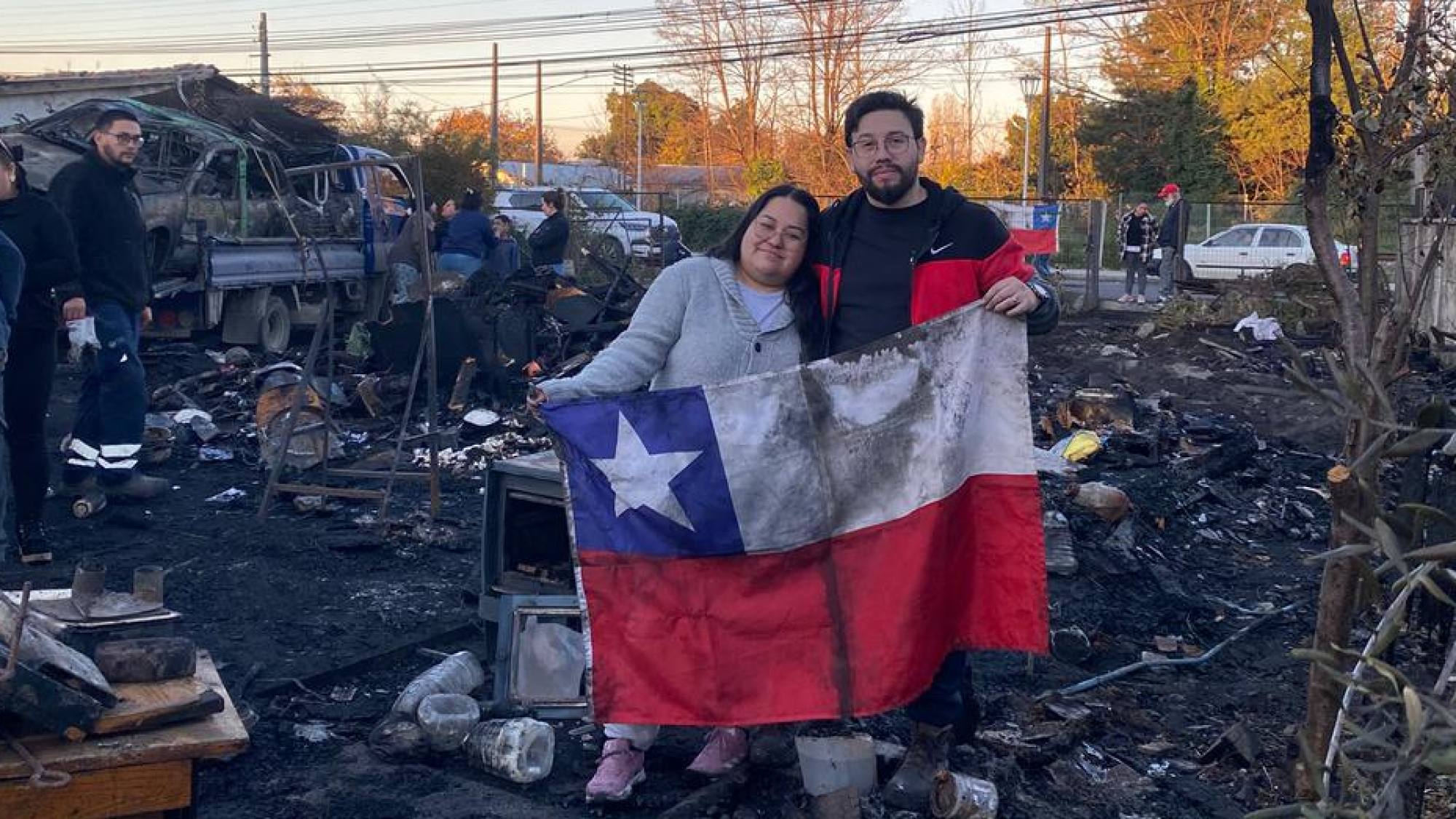 "Nos dejó atrapados en las llamas": Familia que perdió su casa en incendio de Cabrero relata dramática huida de las llamas