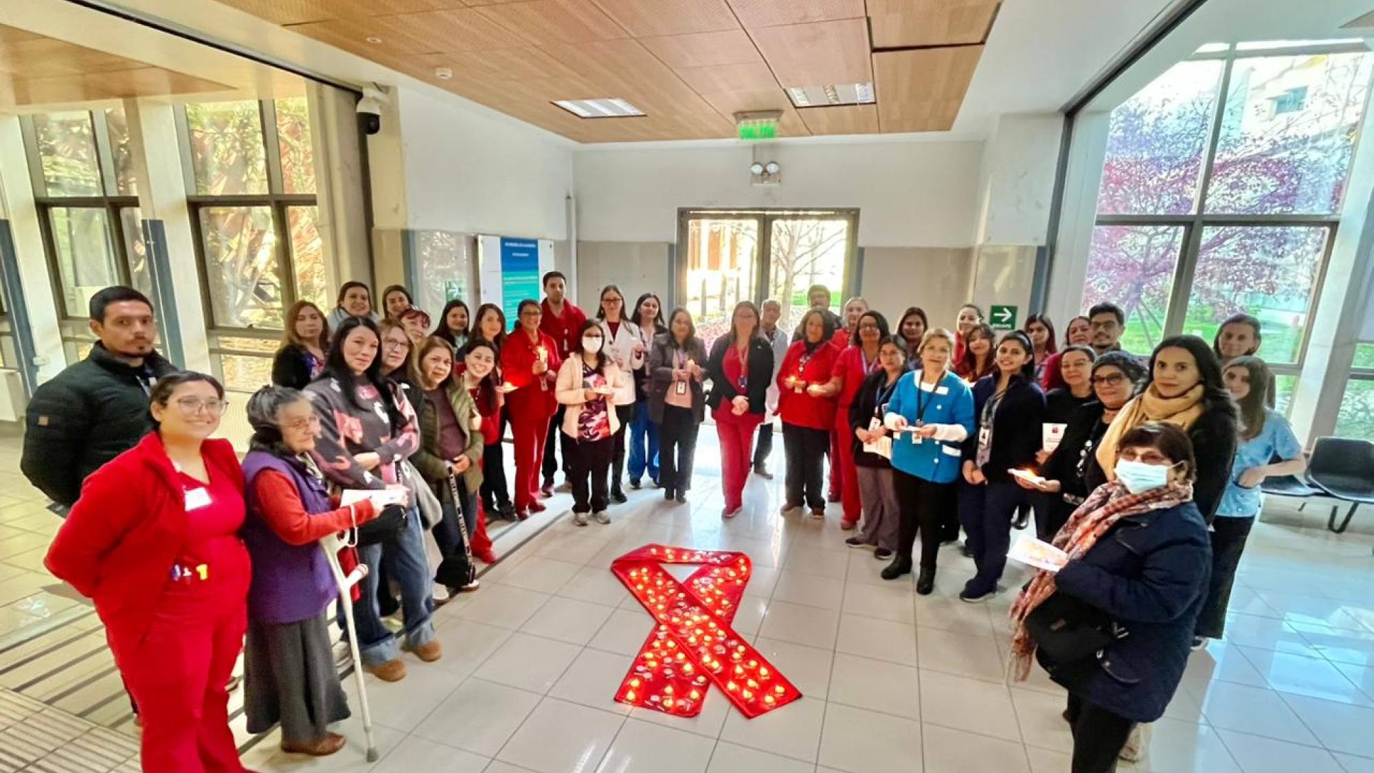 Velas y silencio: Hospital de Los Ángeles recordó a pacientes fallecidos por VIH