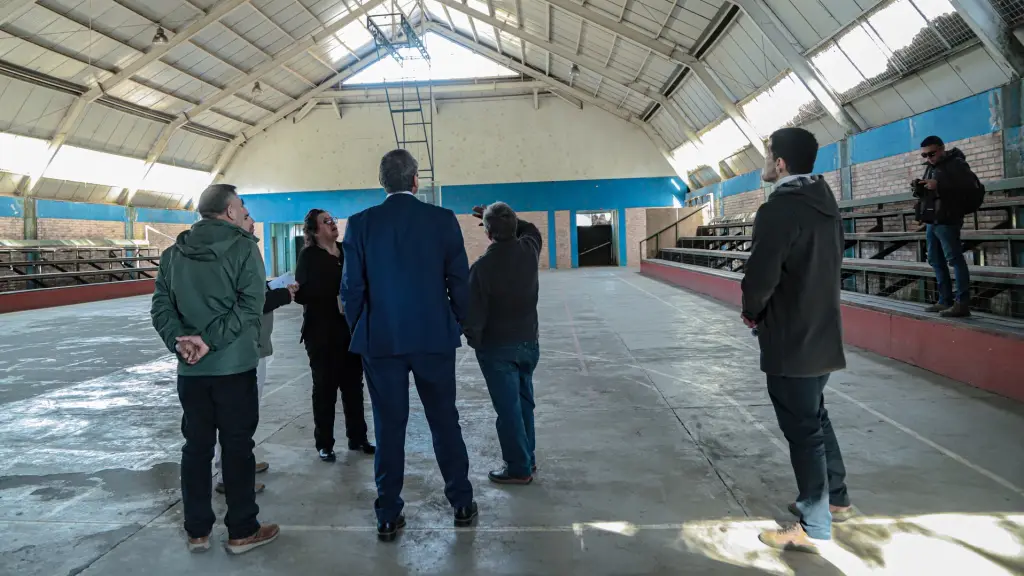 Visita de autoridades al Gimnasio Municipal de Ralco., Municipalidad de Alto Biobío