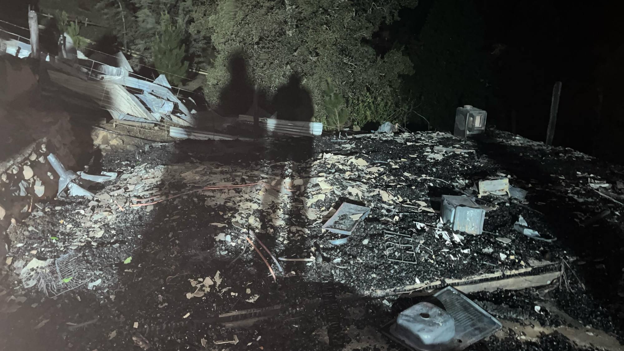 Incendio destruye por completo cabaña en sector Aguas Blancas