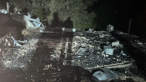 Incendio destruye por completo cabaña en sector Aguas Blancas