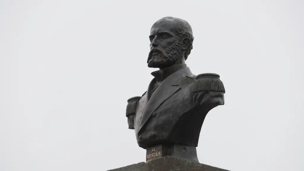 Busto Arturo Prat Chacón / Municipalidad de Los Ángeles