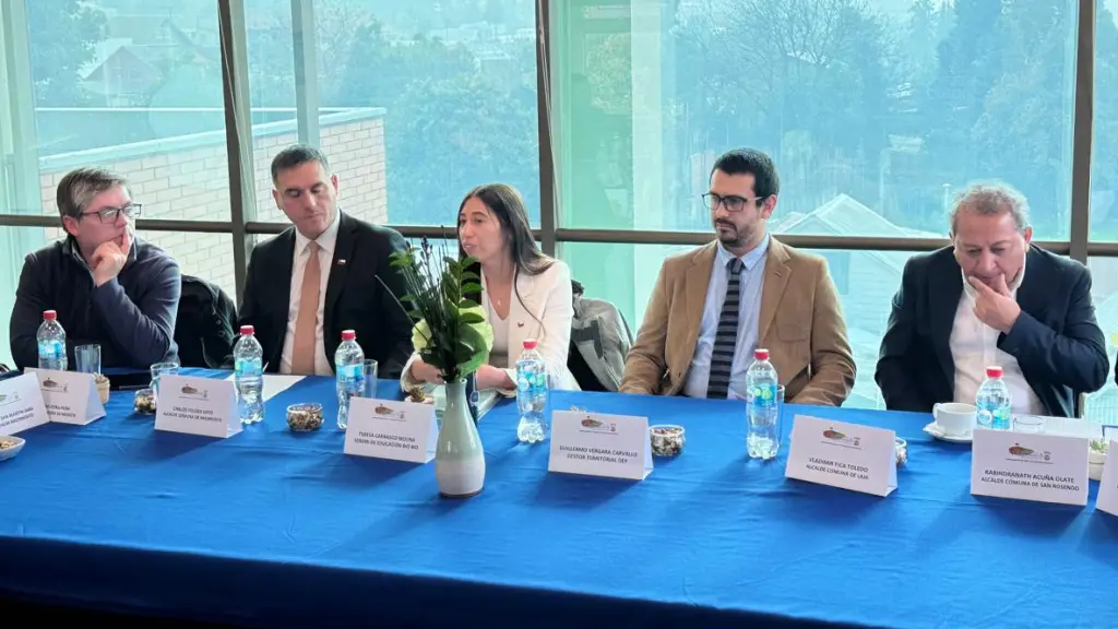 Reunión informativa con alcaldes de Negrete, Nacimiento y Laja. / Municipalidad de Nacimiento