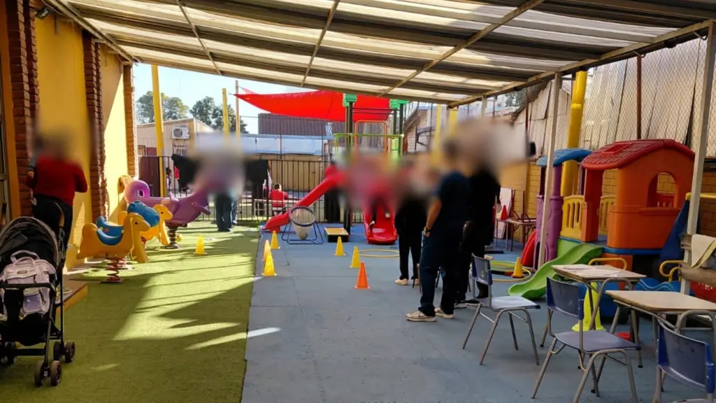 Municipio investiga cómo niña escapó de escuela y recorrió avenida entre vehículos, La Tribuna