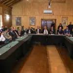 El encuentro sirvió para entregar las propuestas gremiales destinadas a la nueva Ley de Fomento Forestal y la discusión de medidas preventivas de infraestructura, como la implementación de cortafuegos y el apoyo a pequeños propietarios de la macrozona sur.