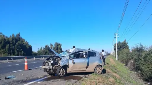 SIAT indaga causas de volcamiento fatal en la Ruta 5 Sur en Cabrero