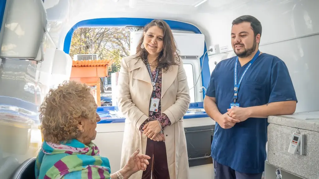 Autoridades de Salud buscan reforzar llamado a vacunarse contra la influenza en personas mayores, Cedida