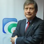 La condecoración, recibida tras una nominación unánime de la Cámara de Comercio de Los Ángeles, reconoce formalmente su gestión de más de 20 años.