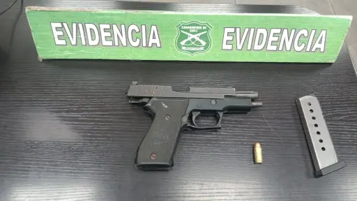Detienen a sujeto con arma de fuego y tres órdenes de captura vigentes en Saltos del Laja