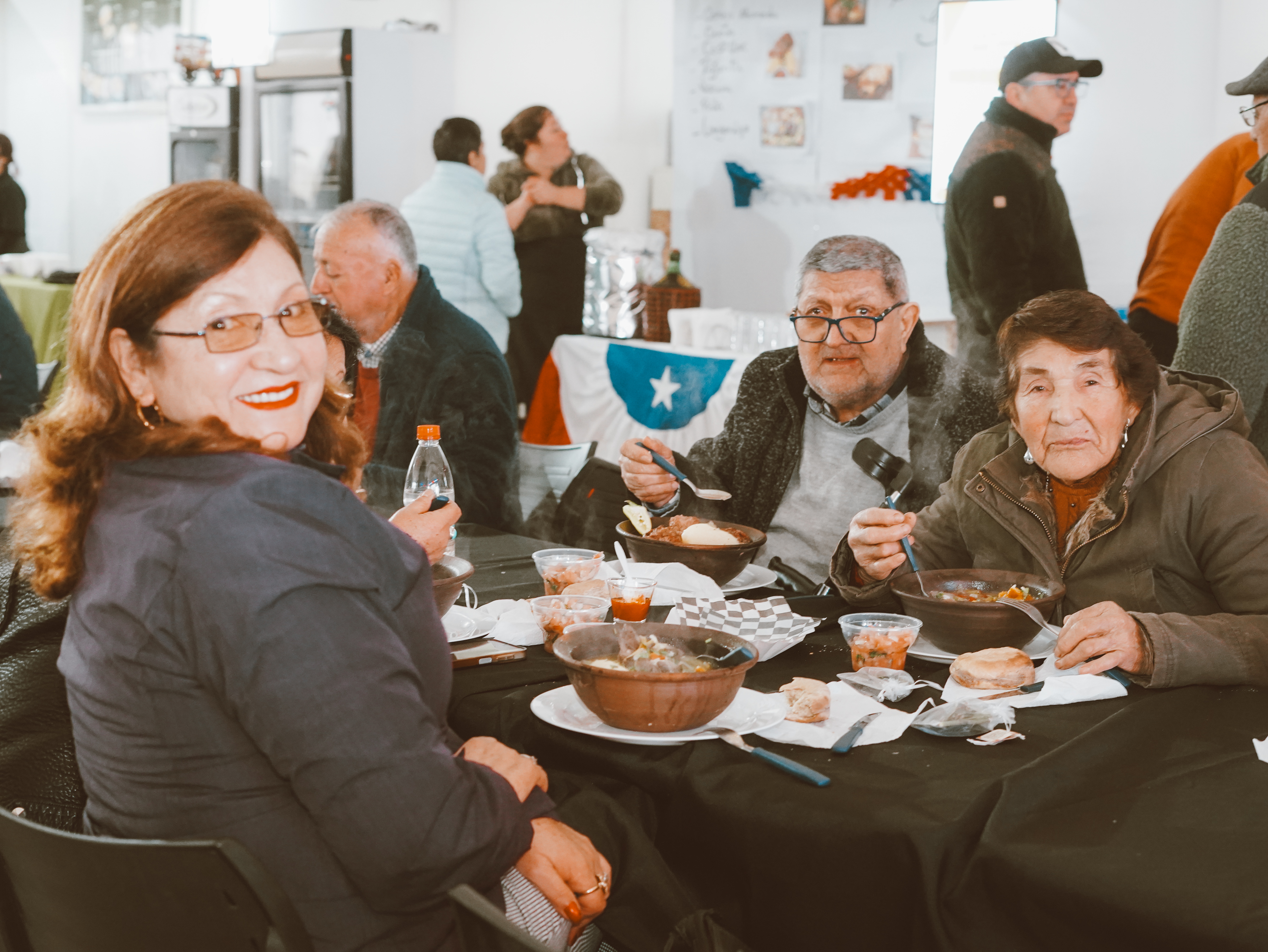 Además de la oferta gastronómica, los asistentes podrán disfrutar de música en vivo, presentaciones de grupos folclóricos, artistas nacionales, juegos infantiles, food trucks y diversas actividades pensadas para compartir en familia. / Municipalidad de Laja