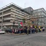 A pesar de que la manifestación se desarrolló de forma pacífica, estuvo cubierta por un amplio contingente de Seguridad Pública y Carabineros., Diario La Tribuna
