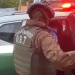 El hombre fue detenido por Carabineros al interior del negocio. , Contexto