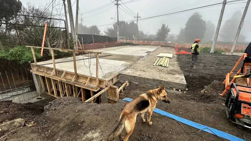 El puente incrementó su avance desde el 51% informado en marzo hasta el 82% reportado esta semana por la Municipalidad de Los Ángeles., Municipalidad de Los Ángeles