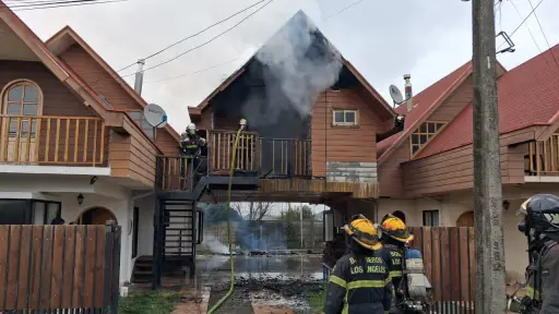Incendio destruyó quincho de vivienda en Villa Claudio Arrau de Los Ángeles