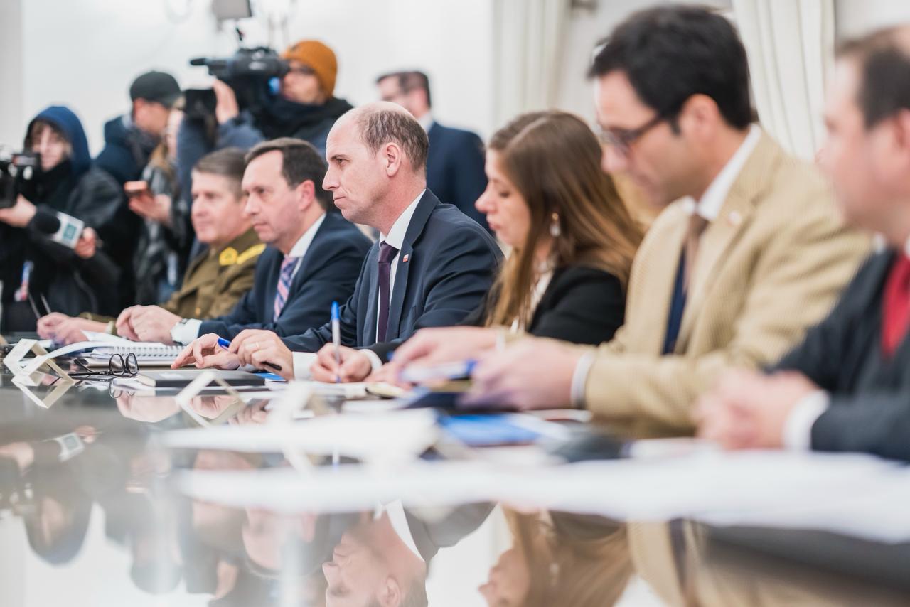 El Gobierno anunció que se creará una fuerza de tarea específica para apoyar la labor del Director del Servicio de Migraciones. / Ministerio del Interior