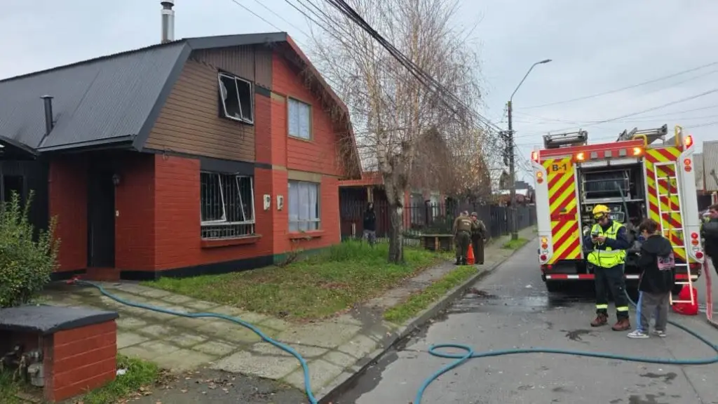 Investigan explosión e incendio que dejaron daños en vivienda y una mujer lesionada en Villa España, La Tribuna