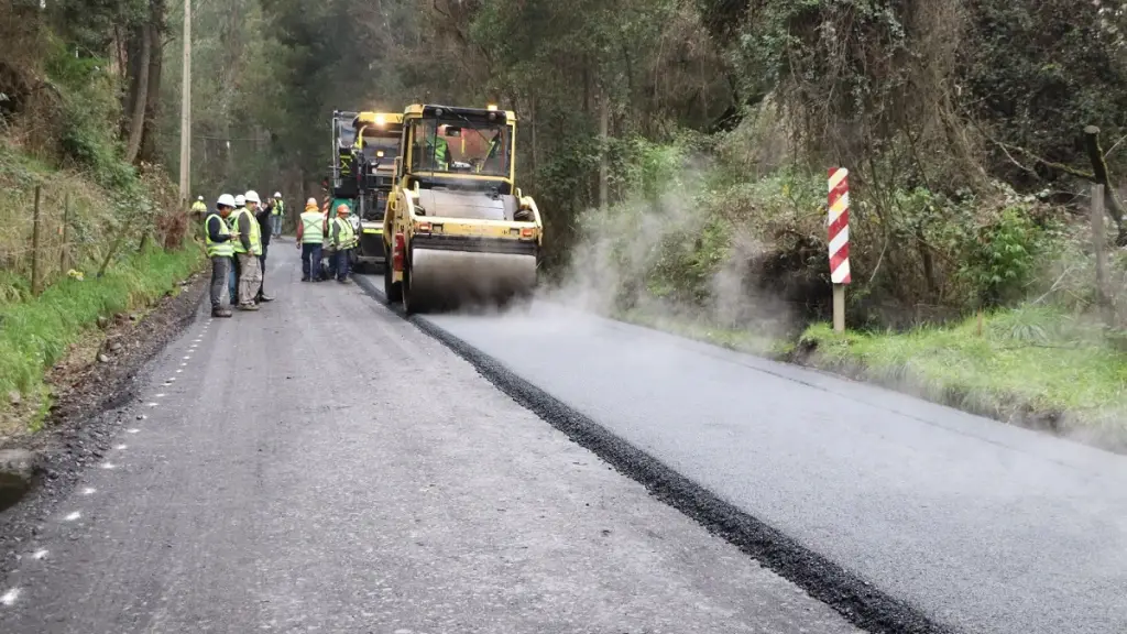 Los trabajos se concentran en una pendiente ubicada después del puente Huépil, en la conexión hacia los sectores de Las Hijuelas y Rucamanqui., Municipalidad de Tucapel