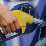 Proyectan nuevas bajas para la bencina: gasolina de 93 podría acumular $200 menos en próximos dos meses, internet