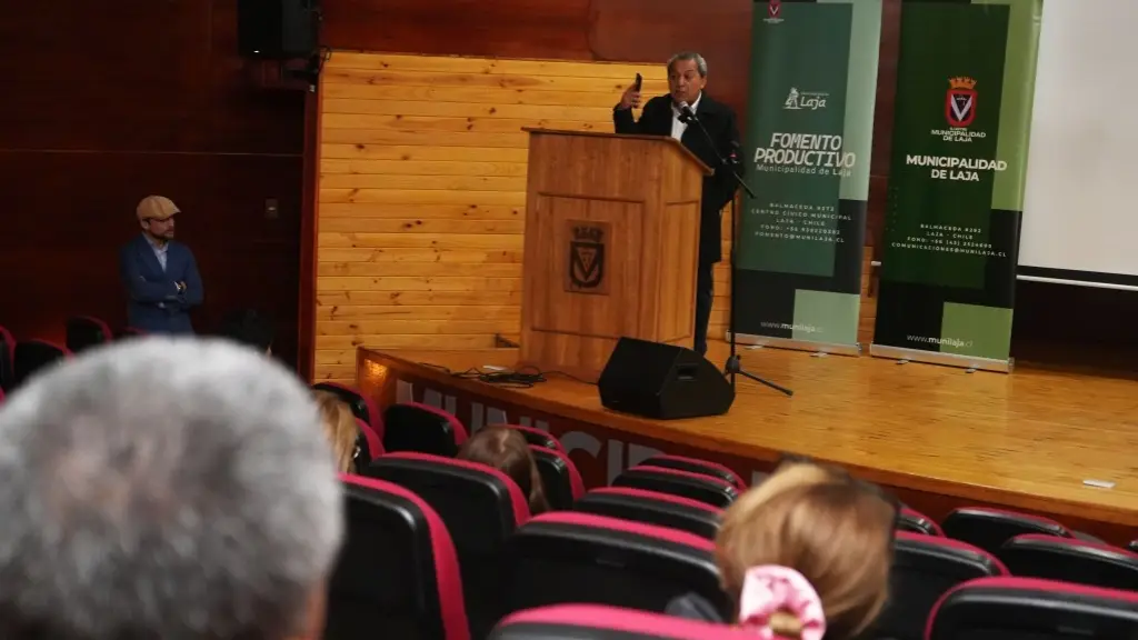  El alcalde de Laja, Vladimir Fica Toledo, destacó la relevancia de estos recursos para el fortalecimiento del tejido social comunal.