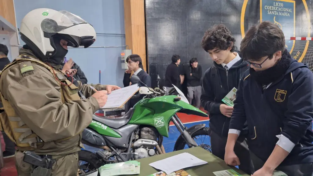 Ferias vocacionales organizadas en establecimientos educacionales de Los Ángeles , @CarabBioBio