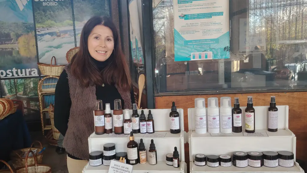 El bazar de la Jo se encuentra en conjunto con otros emprendedores en la Feria Campesina de Los Ángeles., La Tribuna