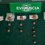 El pesaje total de la droga alcanzó los 234 gramos, distribuidos en más de veinte chocolates, @CarabBioBio