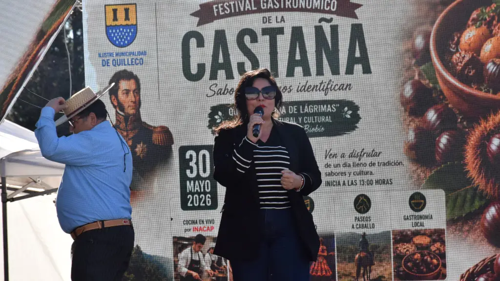 Asistentes y vecinos recorrieron los puestos instalados en la cancha del Club Deportivo La Unión, en Canteras, durante la feria gastronómica de la Castaña.