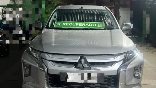 Detienen a prófugo y recuperan camioneta robada que era 