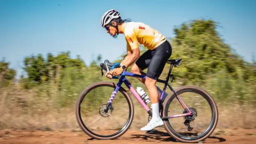 Ciclista mulchenino busca clasificar al Mundial 2027 tras recorrer Chile en bicicleta