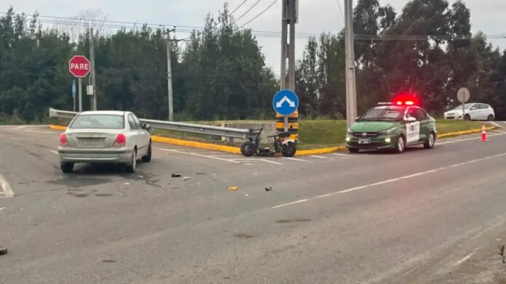 Motociclista terminó sobre vehículo tras accidente de tránsito en sector sur de Los Ángeles, La Tribuna