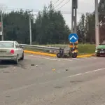 Motociclista terminó sobre vehículo tras accidente de tránsito en sector sur de Los Ángeles, La Tribuna