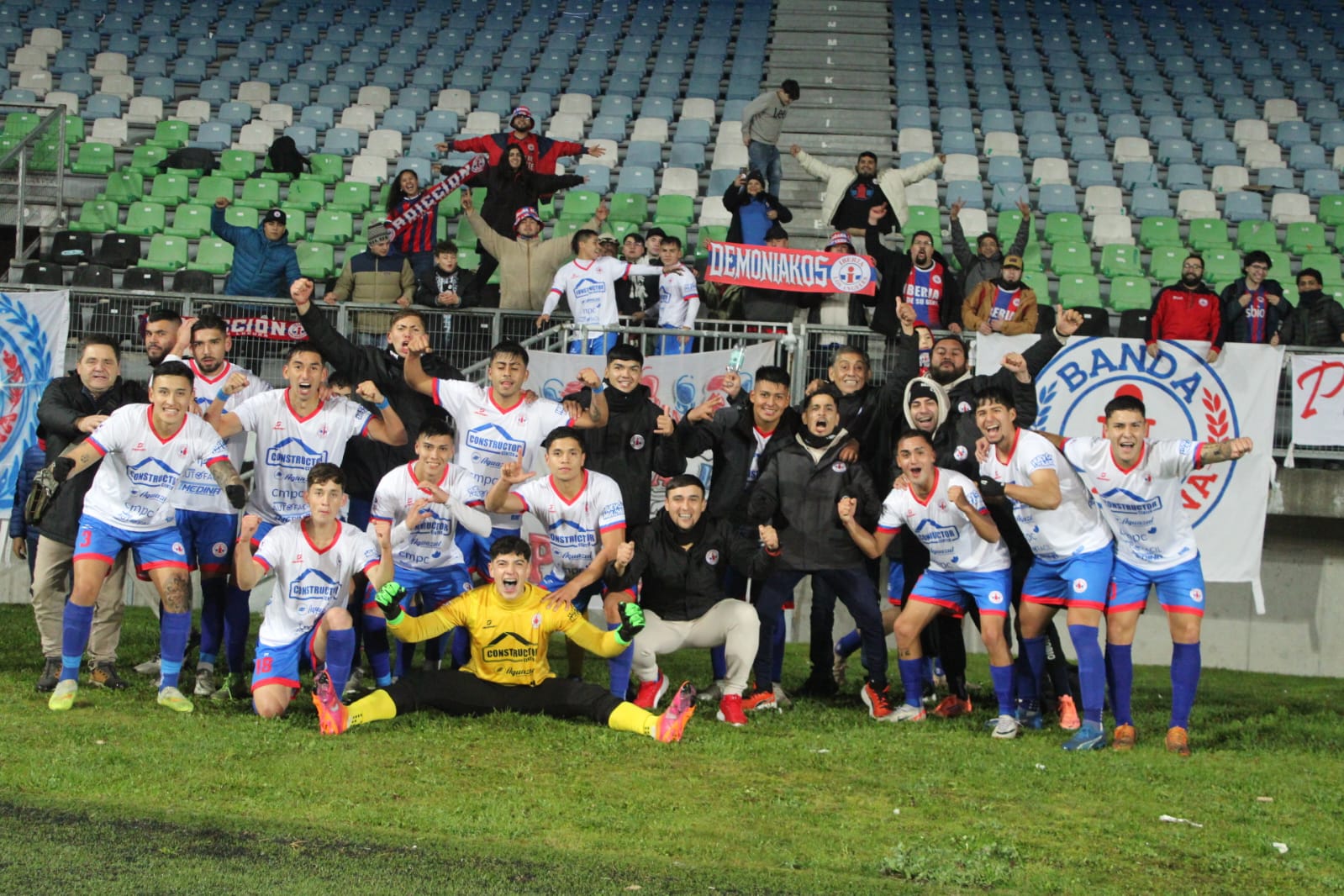 La celebración con la hinchada, una postal que nuevamente se vuelve a repetir en el Chinquihue / La Tribuna