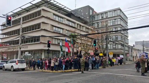 Feriantes de Los Ángeles mantienen protesta en pleno centro por reordenamiento de la feria Santiago Bueras