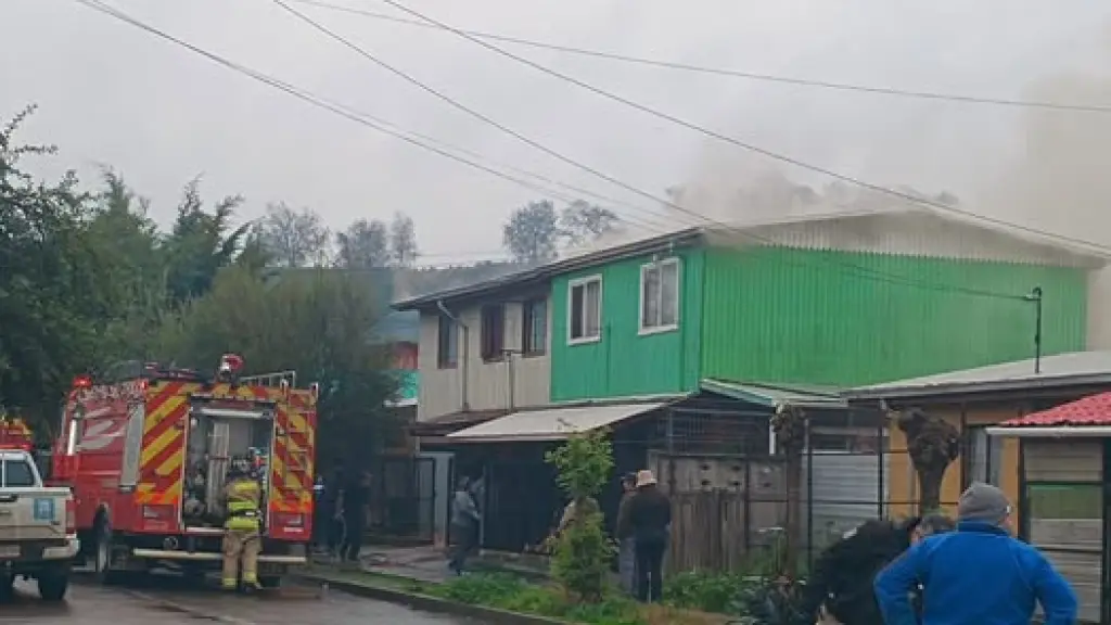 Incendio dejó dos viviendas con daños estructurales en Mulchén, Cedida