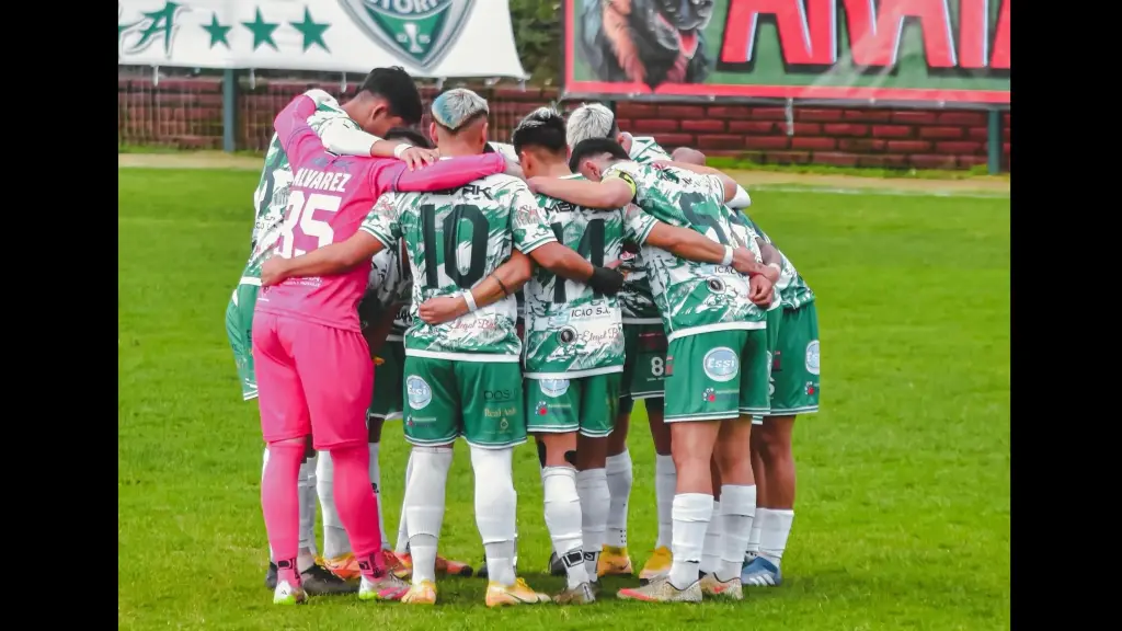 Deportes Laja Histórico celebró una contundente goleada por 7-1 ante Deportes Hualpén, resultado que le permitió consolidarse en el tercer lugar de la Tercera División B, La Tribuna
