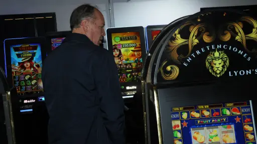 Clausuran cinco locales de juego clandestino en Cabrero tras operativo de fiscalización