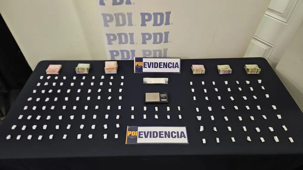 El procedimiento culminó con la incautación de 948 dosis de cocaína base listas para su comercialización., PDI Biobío