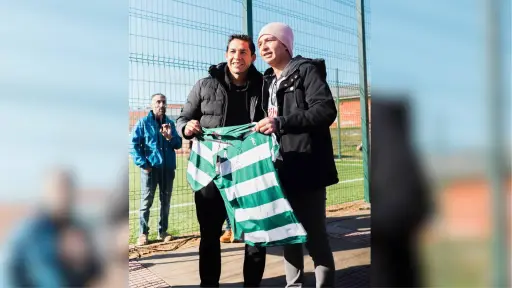 Matías Fernández visitó Nacimiento y compartió con cientos de hinchas