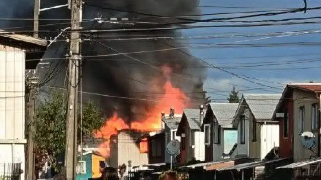 AHORA: Incendio de vivienda con peligro de propagación en sector sur de Los Ángeles , Cedida