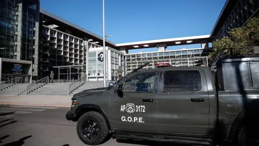 Amenazas de bomba provocan evacuación del GAM y del Centro de Justicia en Santiago