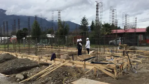 Sede comunitaria de Villa Las Rosas alcanza 20% de avance en Antuco