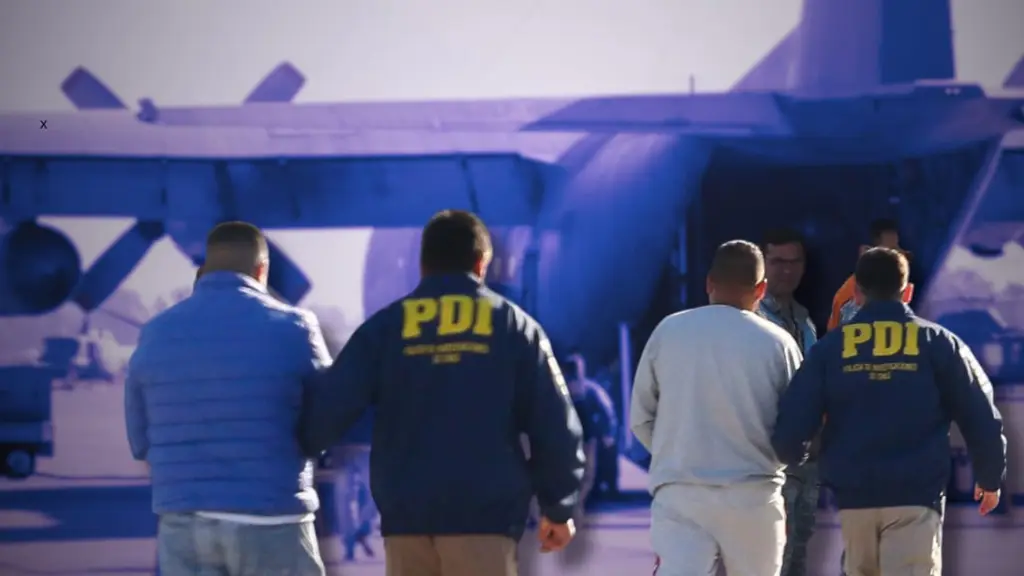 Los hombres fueron detenidos por funcionarios del Departamento de Migraciones y Policía Internacional de Los Ángeles,, PDI