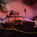 Incendio destruyó por completo una cabaña en Antuco y dejó a una persona lesionada, Bomberos de Antuco
