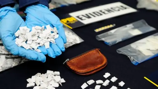 Detienen a adolescente por tráfico de drogas en Hualpén: incautan más de 3.500 dosis de cocaína base