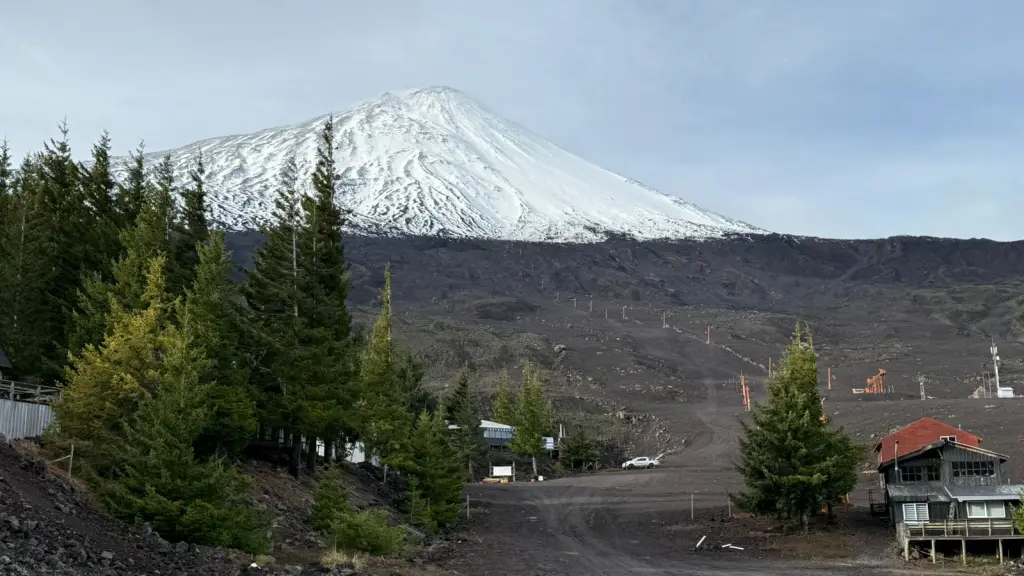El comportamiento de las precipitaciones y la acumulación de nieve marcaron el inicio de la actividad en los principales destinos de montaña de la provincia (fotografía del 19 de junio de 2026)., Municipalidad de Antuco