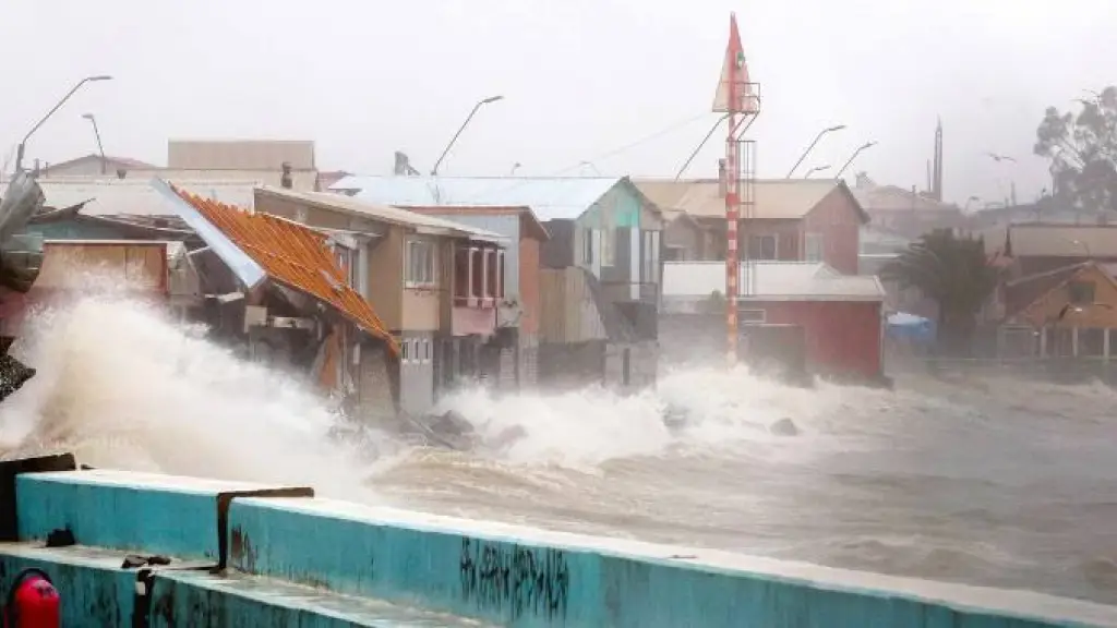 n Penco, un meteotsunami golpeó el borde costero con tal intensidad que destruyó viviendas y sorprendió incluso a las autoridades encargadas de la gestión del riesgo., Redes sociales