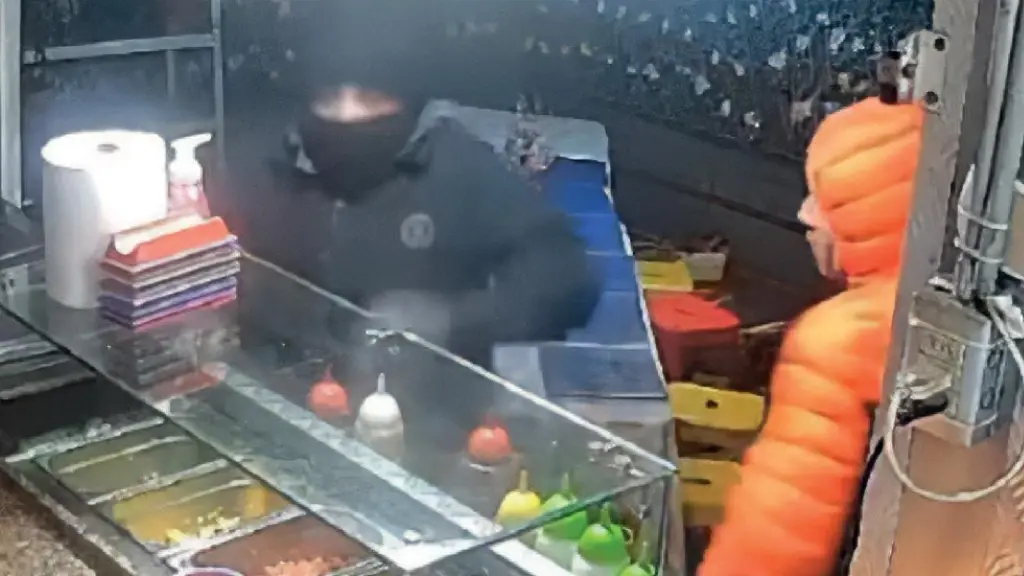 PDI de Los Ángeles informó la detención de dos personas presuntamente vinculadas a los asaltos registrados en un food truck ubicado en avenida Las Industrias., Captura videos