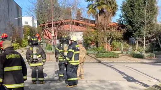 Incendio en vivienda movilizó a Bomberos frente a la plaza de Huépil